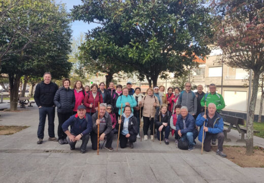 Un total de trinta veciños de Frades percorren a primeira etapa do Camiño Portugués entre A Guarda e Oia